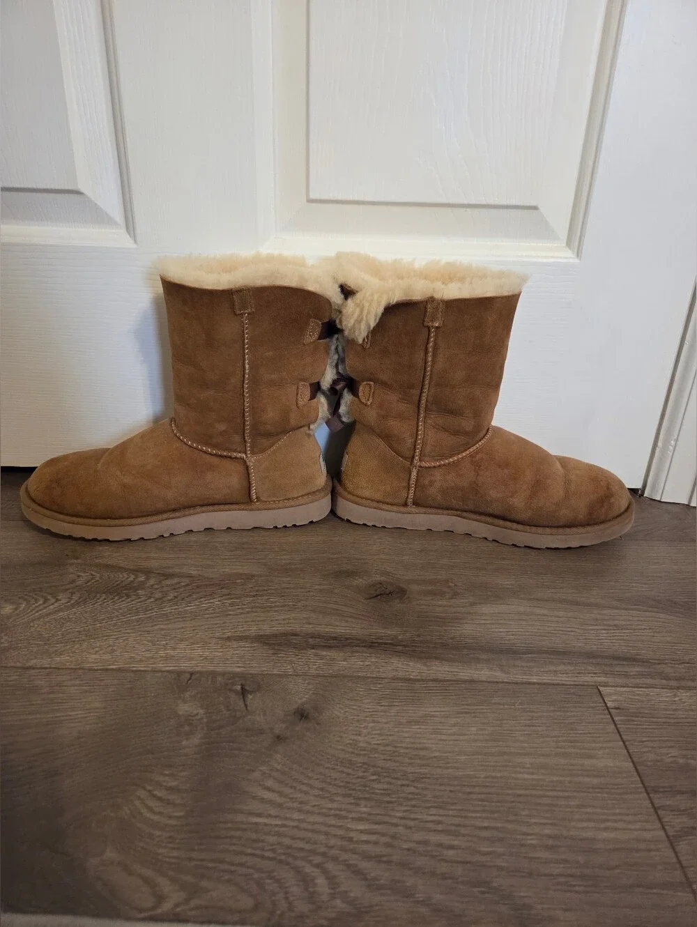 UGG Bailey Bow Size 9 Tan Suede Boots 🌟 Cozy Winter Style